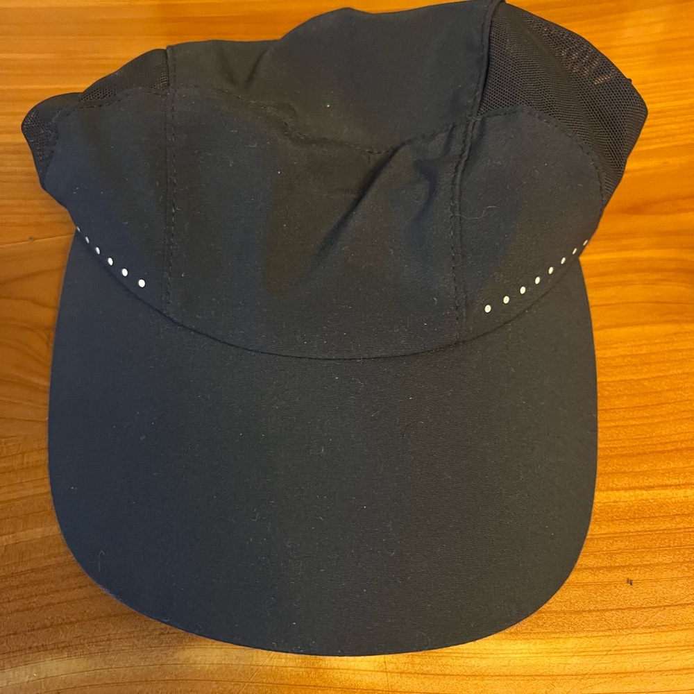 Lululemon fast and free run hat (adjustable strap) black like new